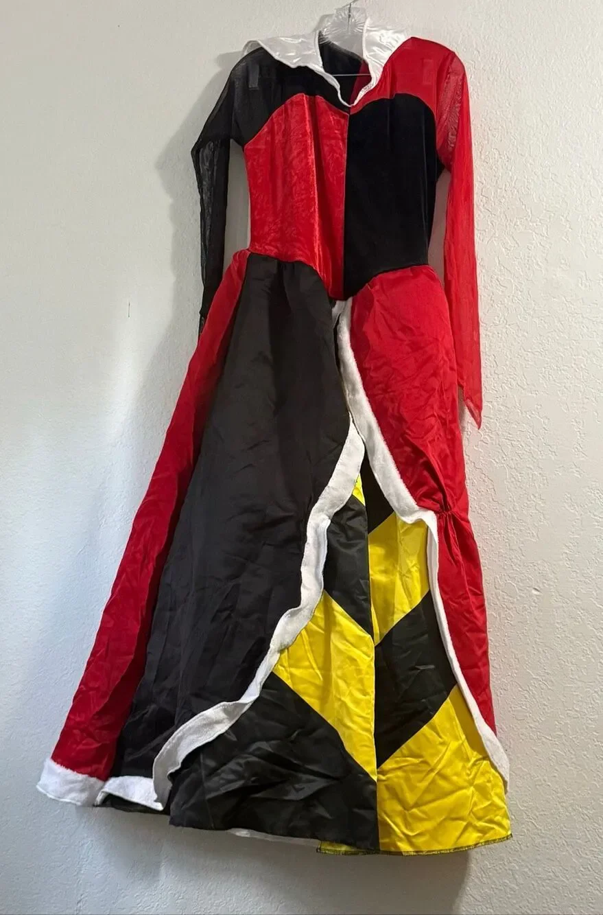 Disney Alice in Wonderland Queen Of Hearts Deluxe Adult Costume M